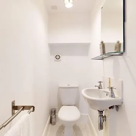 Large 2-Bed Apartment In Cardiff Exterior photo