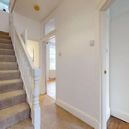 Large 2-Bed Apartment In Cardiff Exterior photo