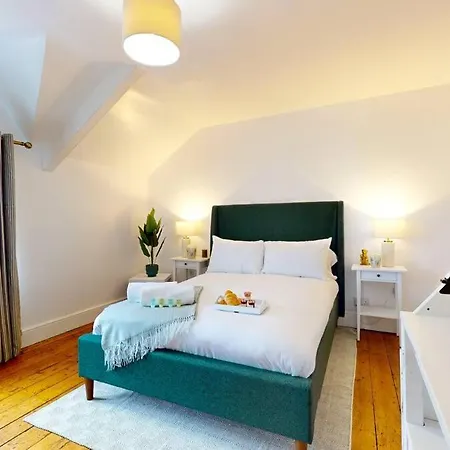 Large 2-Bed Apartment In Cardiff Exterior photo
