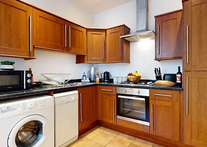 Large 2-Bed Apartment In Cardiff