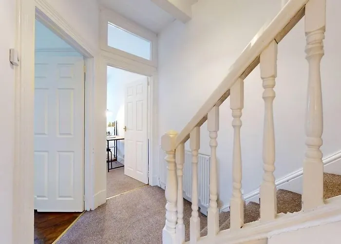 Large 2-Bed Apartment In Cardiff