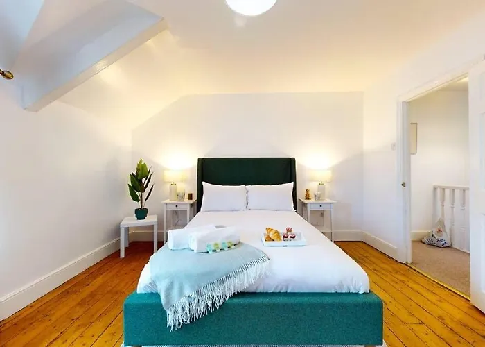 Large 2-Bed Apartment In Cardiff