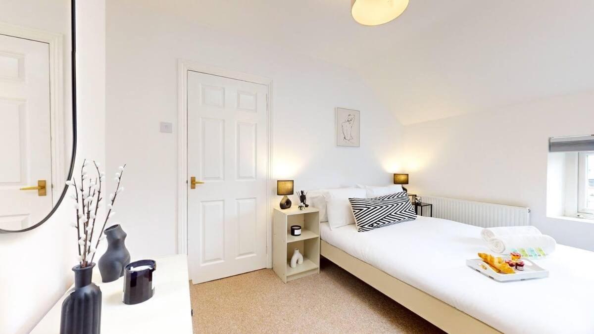 Large 2-bed In Cardiff