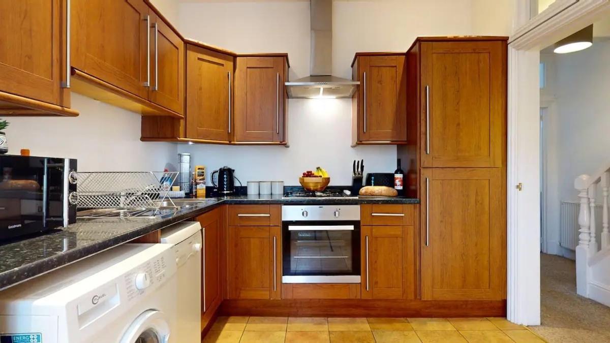Large 2-bed In Apartment