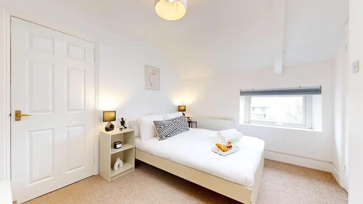 Large 2-bed In Cardiff