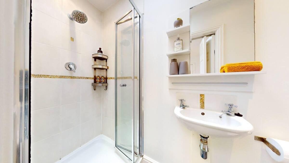 Large 2-bed In * Cardiff