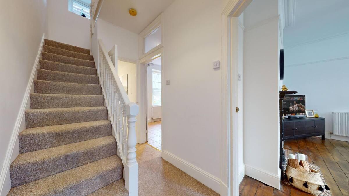 Large 2-bed In * Cardiff