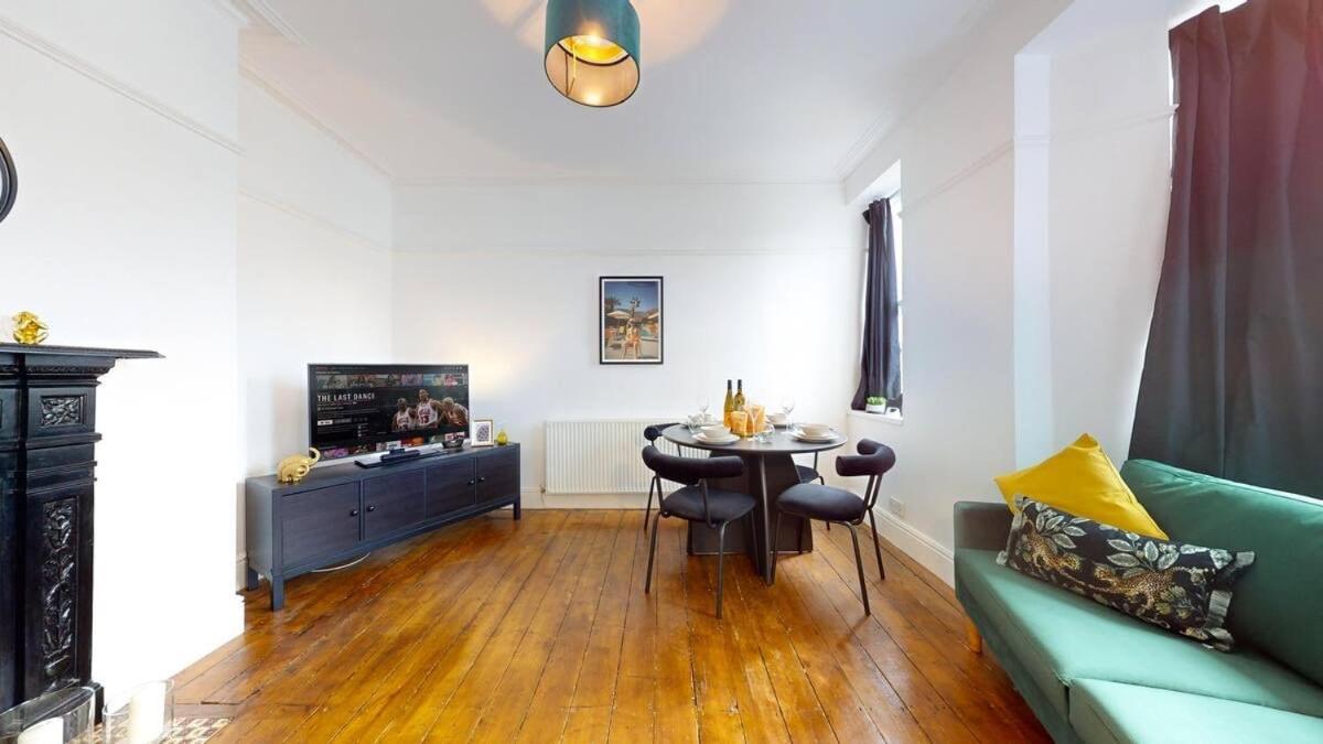 Large 2-bed In Apartment Cardiff