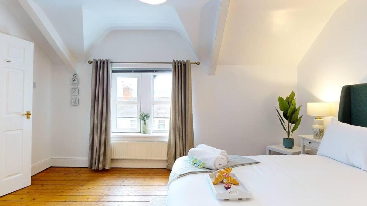 Large 2-bed In * Cardiff
