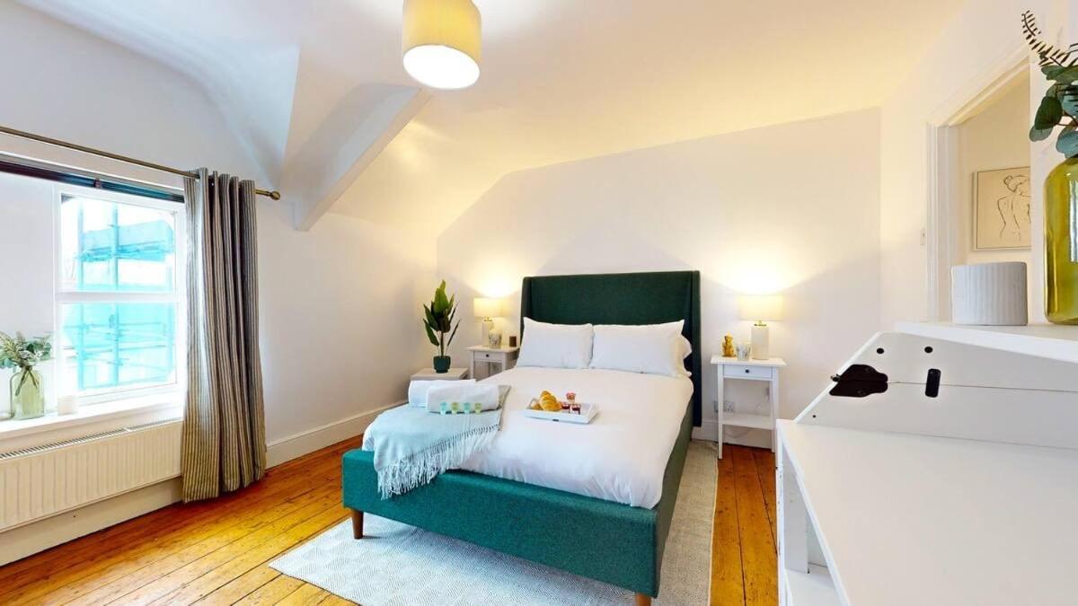 Large 2-bed In Apartment *