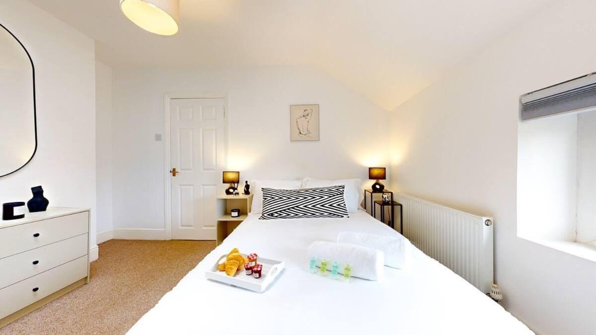 Large 2-bed In * Cardiff