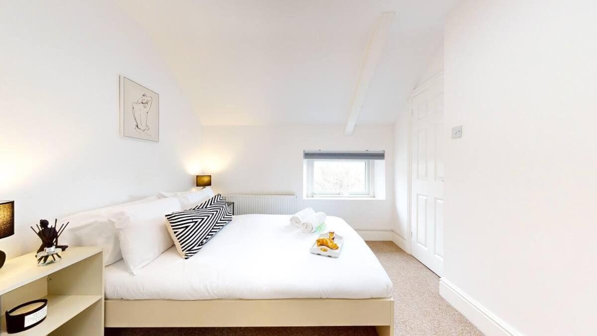 Large 2-bed In Apartment *