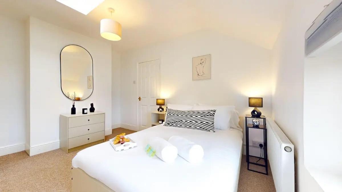 Large 2-bed In Apartment Cardiff