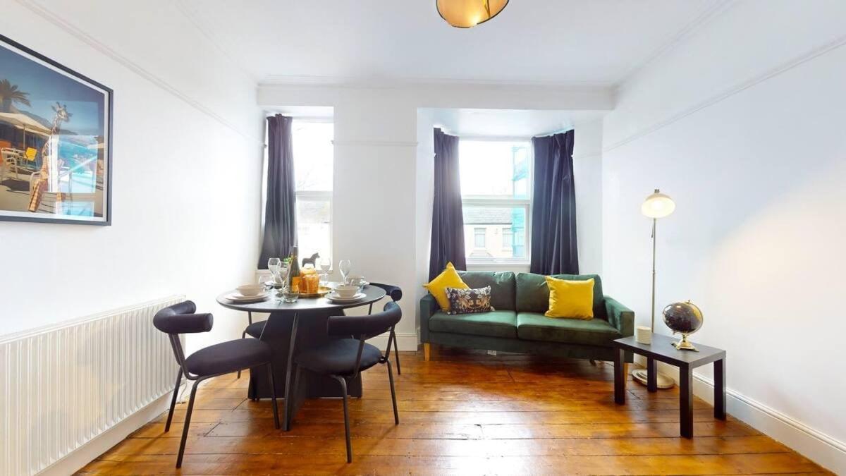 Large 2-bed In Apartment *